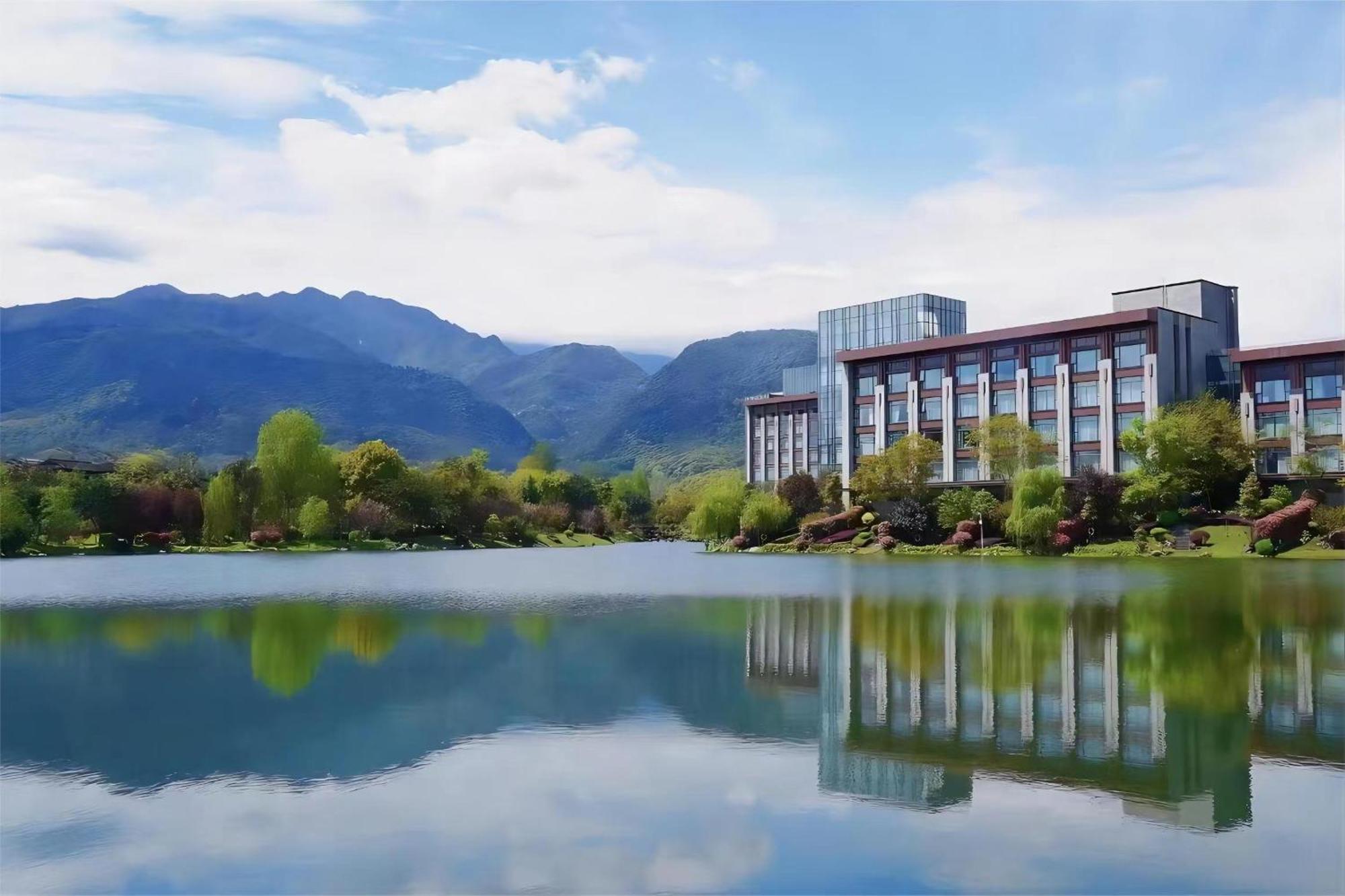 Le Meridien Emei Mountain Resort Emeishan Buitenkant foto